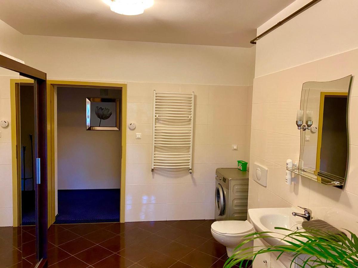 Las Slupski Premium: Spacious Two-Bedroom Apartment with Smart Entertainment Exterior photo